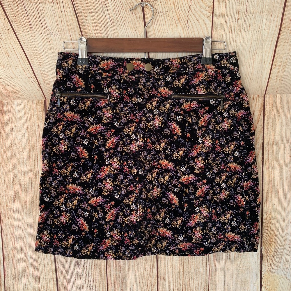 Mossimo Black Floral Mini Skirt Size 2 Business  Casual